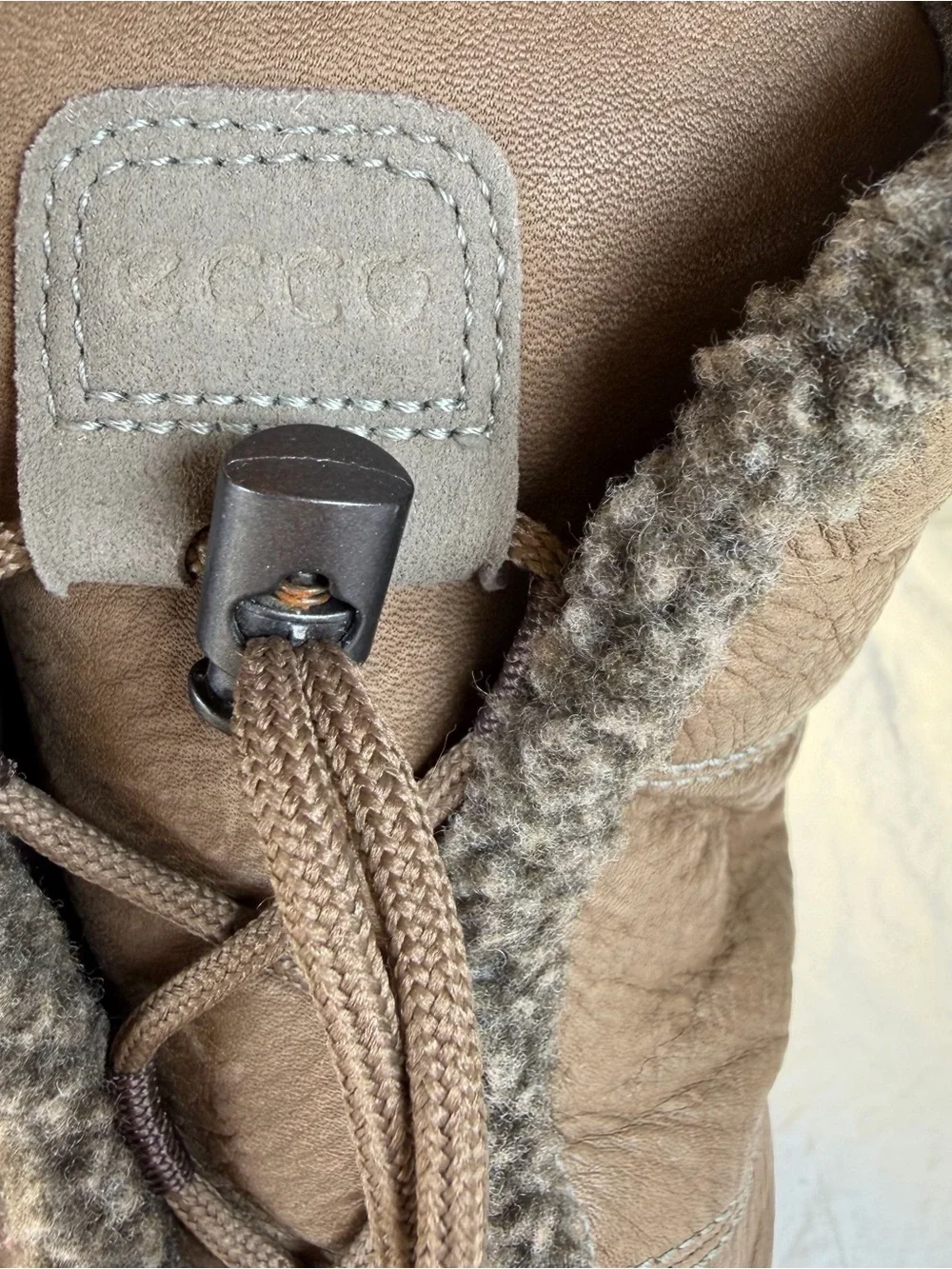 Ecco warm brown